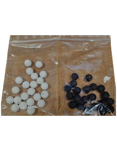 Billes de vote 20 noires et 20 blanches (pierre de lave naturelle)