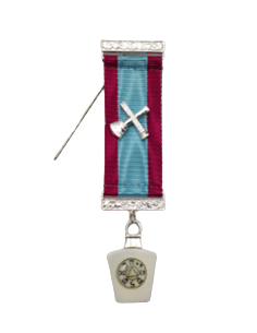 Bijou de Poitrine de Maitre de Marque